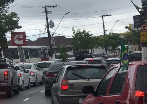 Manaus tem trânsito caótico antes de jogo do Brasil na Copa
