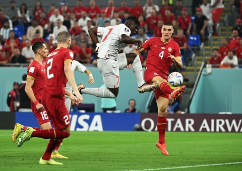 Suíça e Sérvia têm primeiro tempo agitado com quatro gols em 24 minutos