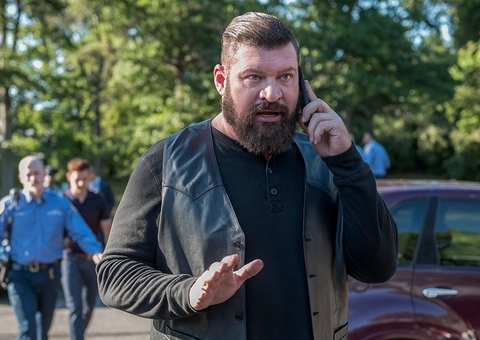 Vilão em 'Orange Is the New Black', Brad William Henke morre aos 56 anos