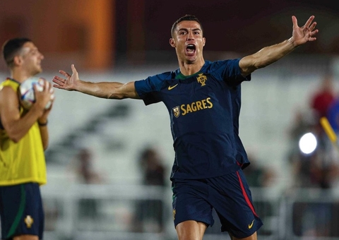 Cristiano Ronaldo fecha acordo e vai jogar na Arábia Saudita, diz jornal