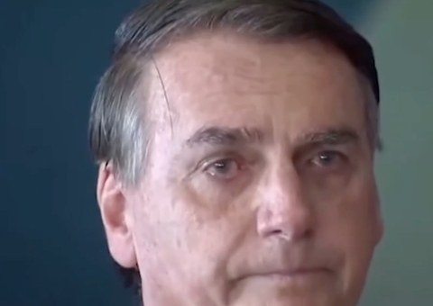 Bolsonaro chora em evento militar em Brasília