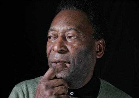 Internado, Pelé diz que vai assistir ao jogo do Brasil e deseja sorte à seleção