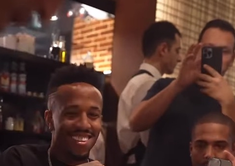 Após polêmica de pensão, Éder Militão ostenta relógio de R$ 3 milhões