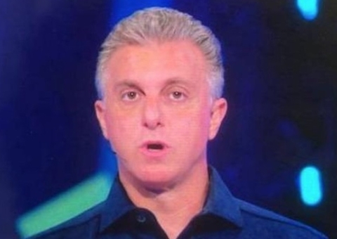 Luciano Huck vira alvo de críticas após questão sobre última frase de George Floyd em game