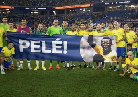 'Fizeram muito feliz meu dia', diz Pelé sobre homenagem da seleção após goleada