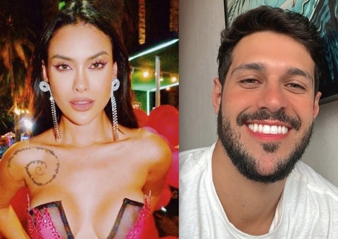 Ex-BBBs Sarah Andrade e Rodrigo Mussi dão beijão na Farofa da Gkay; vídeo