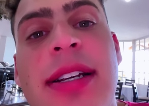 Youtuber sai sem cueca de 'Dark Room' na Farofa da Gkay 