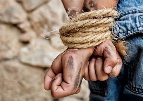 Com mãos e pés amarrados, homem sobrevive a tortura e é resgatado na AM-010