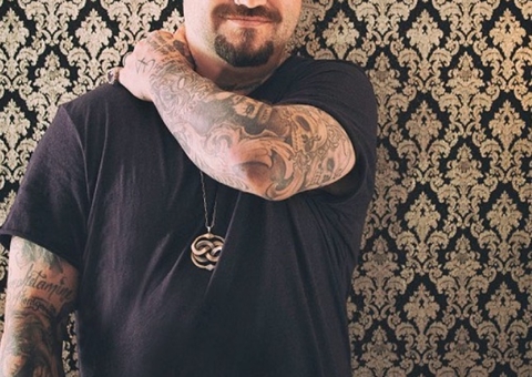 Astro de 'Jackass' é colocado em aparelho respirador na UTI