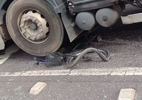 Idoso de 79 anos é esmagado por caminhão