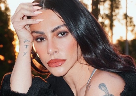 Cleo revela trauma após boatos de flagra com o padrasto na cama