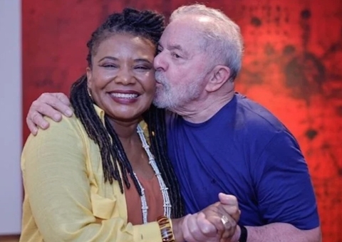 Cantora Margareth Menezes aceita convite para assumir Ministério da Cultura