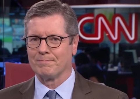 Ao vivo, Márcio Gomes comete gafe na CNN Brasil e web não perdoa: ‘com saudade?'