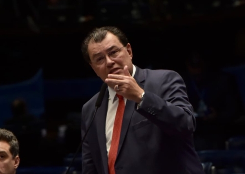 Eduardo Braga vai ser reconduzido à liderança do MDB no Senado 