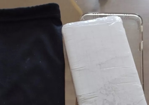 Mulher compra celular e recebe bloco de notas no lugar do aparelho 