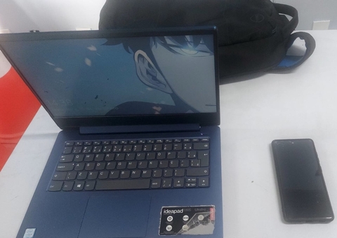 Jovem ajuda idoso na rua, cai em cilada e ladrões levam tudo em Manaus