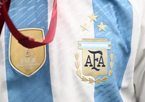 Adidas vende camiseta especial da Argentina com 3 estrelas por mais de R$ 500