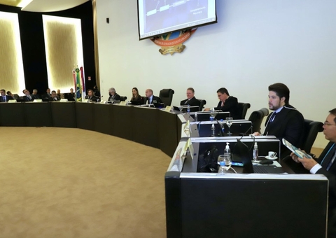 Conselheiros do TCE aprovam contas de 2021 do prefeito David Almeida