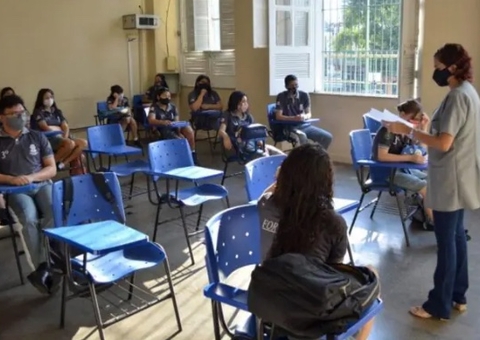 Governo do Amazonas anuncia pagamento do Fundeb de até R$ 17 mil para profissionais da educação