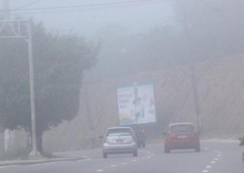 Chuva causa alagamento e deixa barranco prestes a deslizar em Manaus