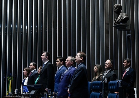 Congresso promulga emenda que assegura piso da enfermagem 