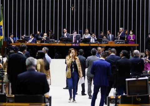 Congresso aprova Orçamento com Bolsa Família de R$ 600 e aumento do salário mínimo