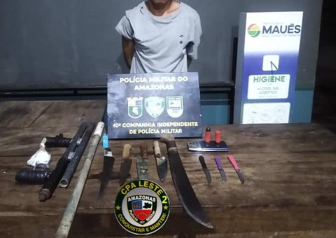 Jovem é preso com armas, facas e drogas no Amazonas