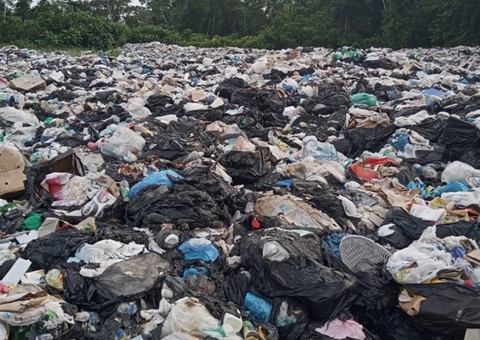 Justiça dá 30 dias para prefeito acabar com lixão que polui lago no Amazonas