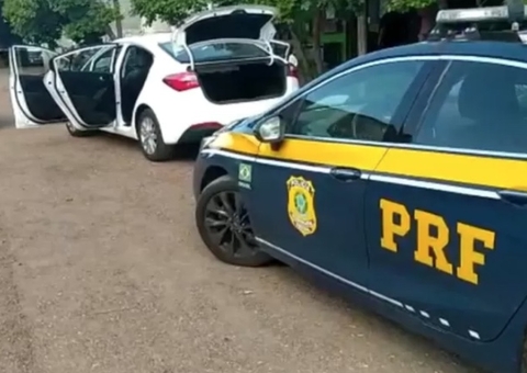 Mulher se joga de carro para escapar de marido que a espancava