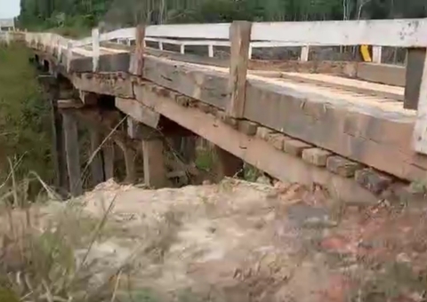 Com risco de desabamento, ponte é interditada na BR-319; vídeo