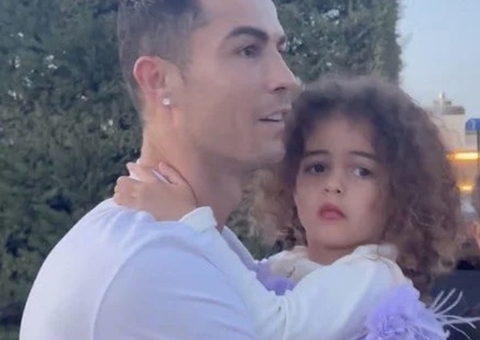 Cristiano Ronaldo ganha presente milionário da esposa 