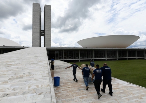 Senado proíbe a entrada de visitantes depois de atos de violência no DF