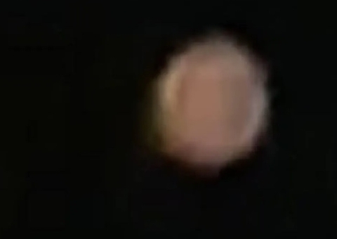 Homem grava imagens de supostos Ovni's 'correndo e brincando' na noite de Natal