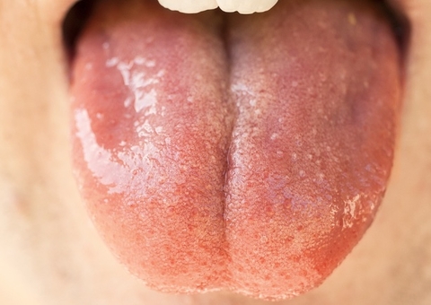 Homem engole pacote de drogas e tenta se jogar de prédio para não ser preso