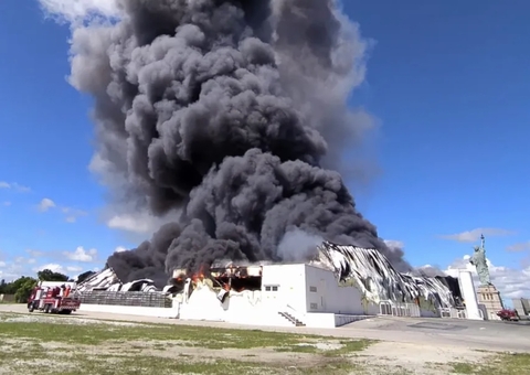 Incêndio de grandes proporções destrói loja da Havan; vídeo