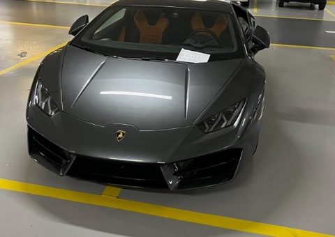Dono de Lamborghini oferece recompensa para encontrar autor de bilhete 