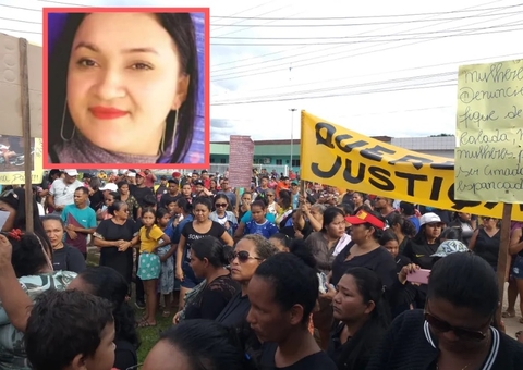 Familiares protestam após mulher ser morta pelo ex-marido na frente dos filhos no Amazonas