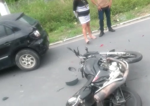 Motociclista sofre fratura e desmaia após acidente em Manaus; vídeo