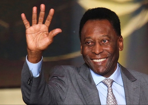 Imprensa argentina evita definir Pelé como o maior do futebol