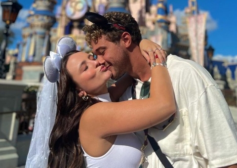 Larissa Manoela mantém tradição e leva noivo para Disney: ‘podem falar o que quiser’