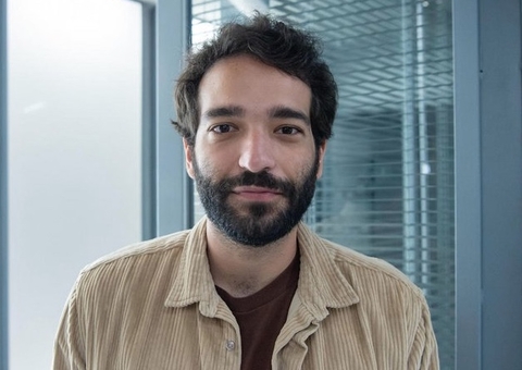 Humberto Carrão posta foto e aumenta rumores de namoro com Thales Junqueira