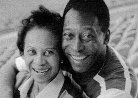 Mãe de Pelé ainda não sabe da morte do filho 