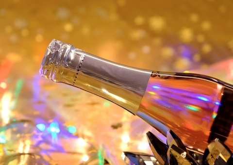 Réveillon: superstições tem a ver com ancestralidade, afirma professor