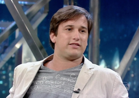 Comediante ex-Globo enforca a mãe, é preso e urina no chão da delegacia