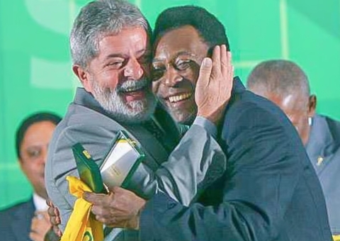 Lula vai ao velório de Pelé na Vila Belmiro