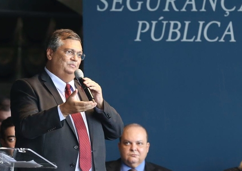 Flávio Dino assume Justiça, dá recados a bolsonaristas e promete investigar morte de Marielle