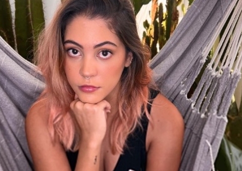 Influencer cotada para o BBB23 anuncia 'férias da internet' e aumenta rumores