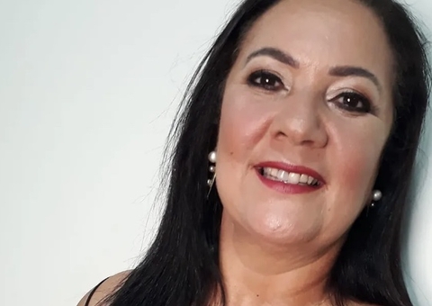 Mulher morre após cair e ser arrastada por cavalo enquanto tirava foto