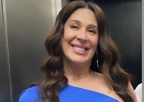 Claudia Raia posa completamente nua aos 7 meses de gravidez