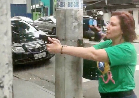Gilmar Mendes autoriza e PF faz buscas para apreender armas da deputada Carla Zambelli